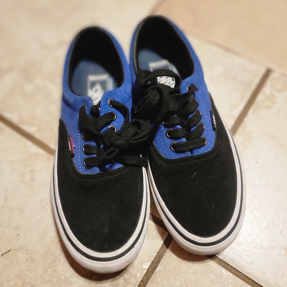 VANS - Picture 4 of 5